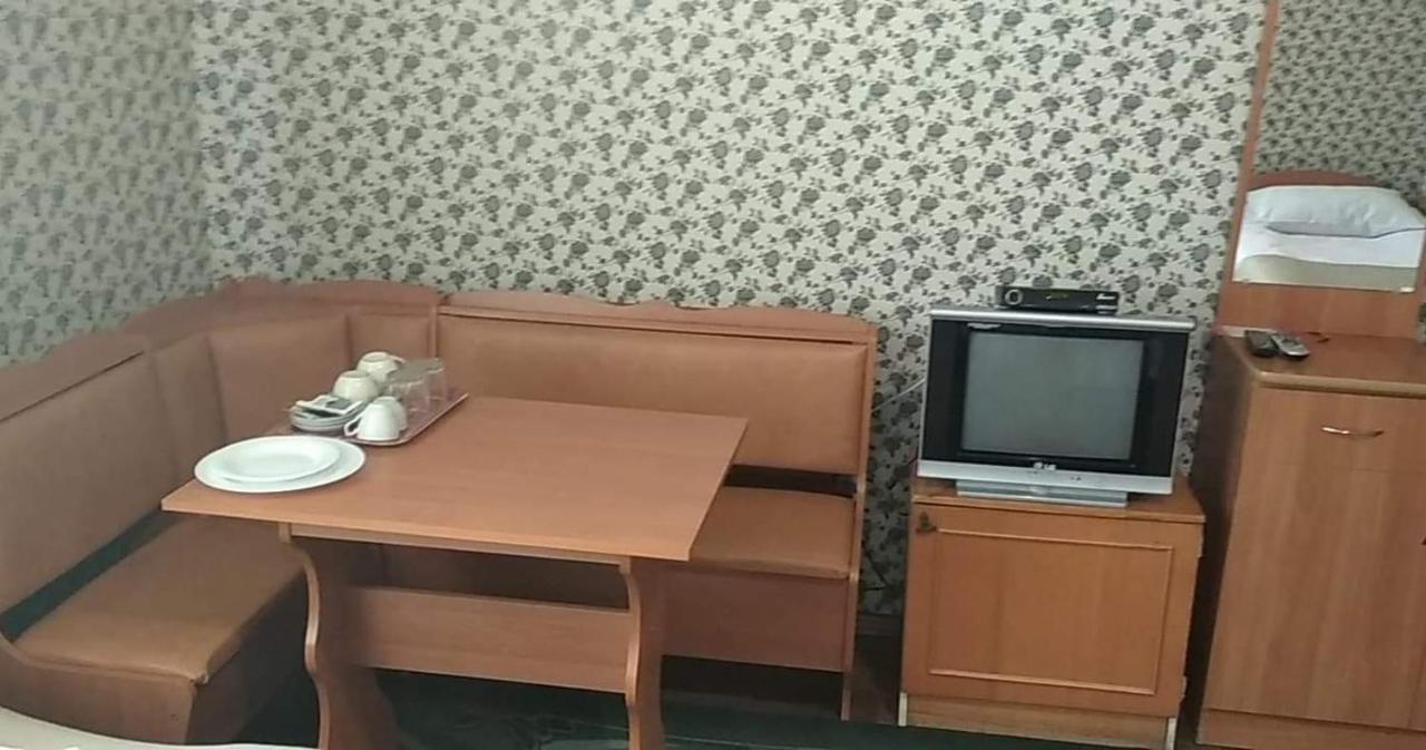 Hotel Gostynnyi Dvir Sharhorod Exterior foto