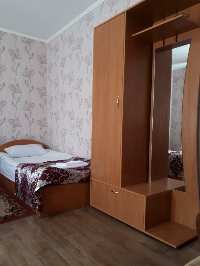 Hotel Gostynnyi Dvir Sharhorod Exterior foto