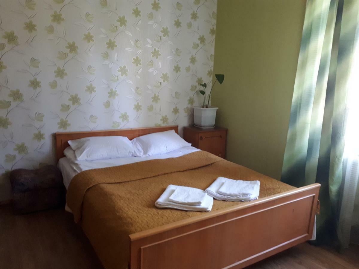 Hotel Gostynnyi Dvir Sharhorod Exterior foto
