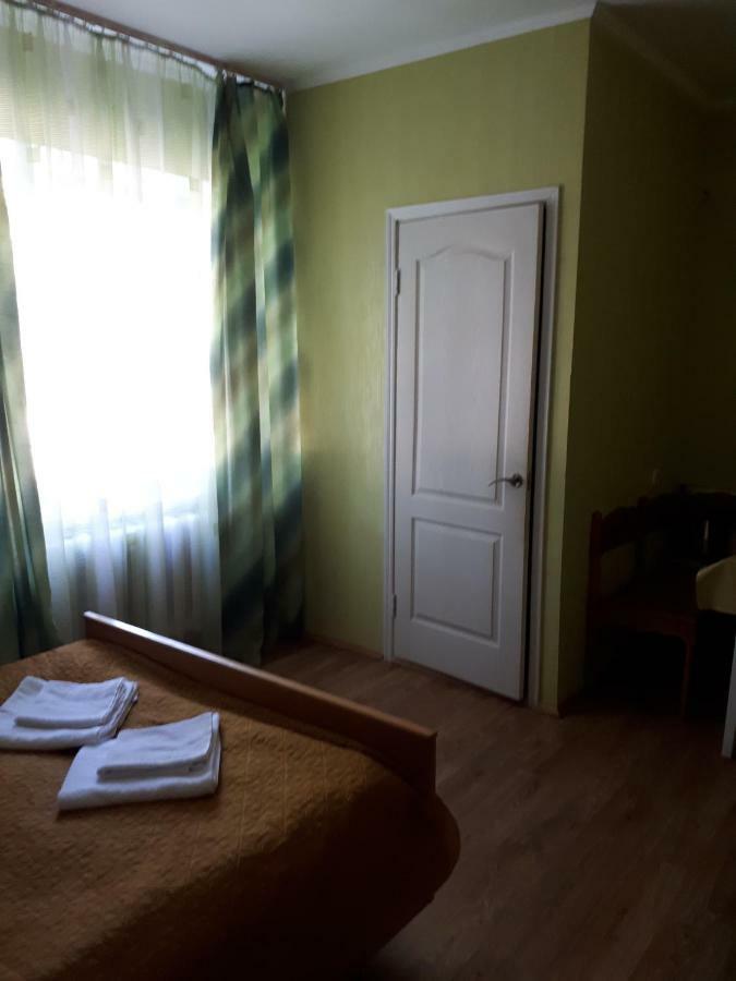 Hotel Gostynnyi Dvir Sharhorod Exterior foto