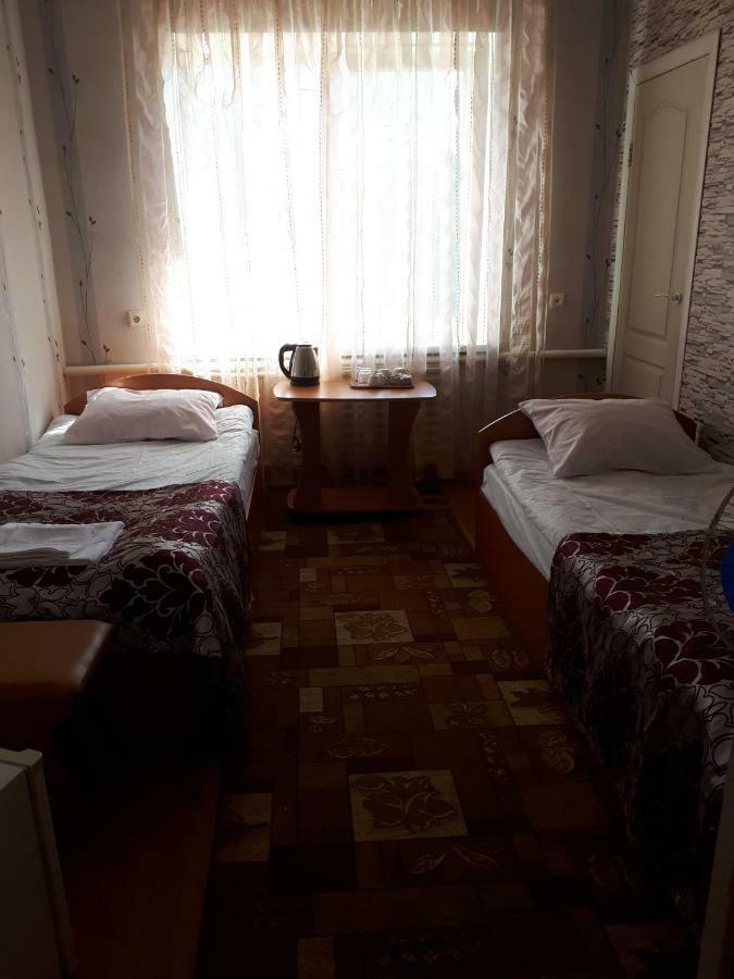 Hotel Gostynnyi Dvir Sharhorod Exterior foto