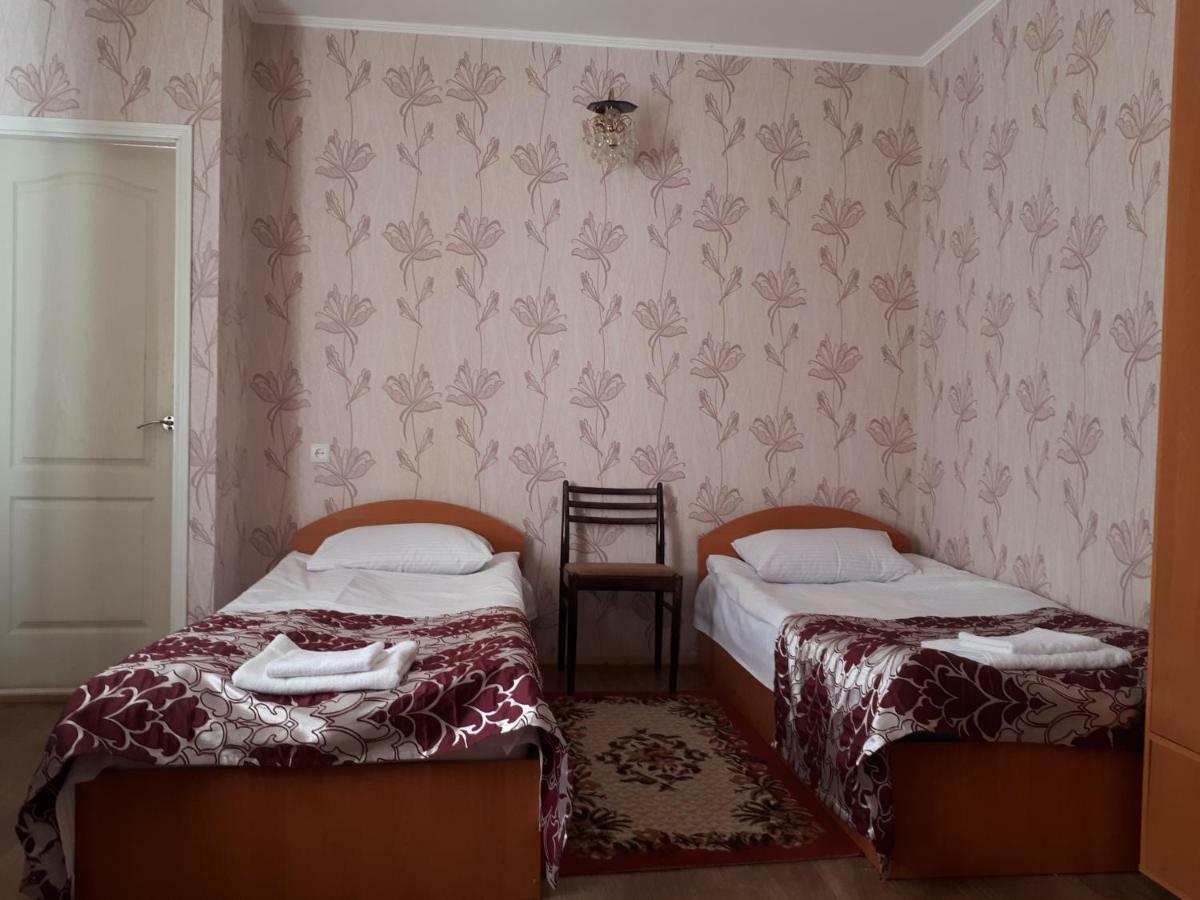 Hotel Gostynnyi Dvir Sharhorod Exterior foto