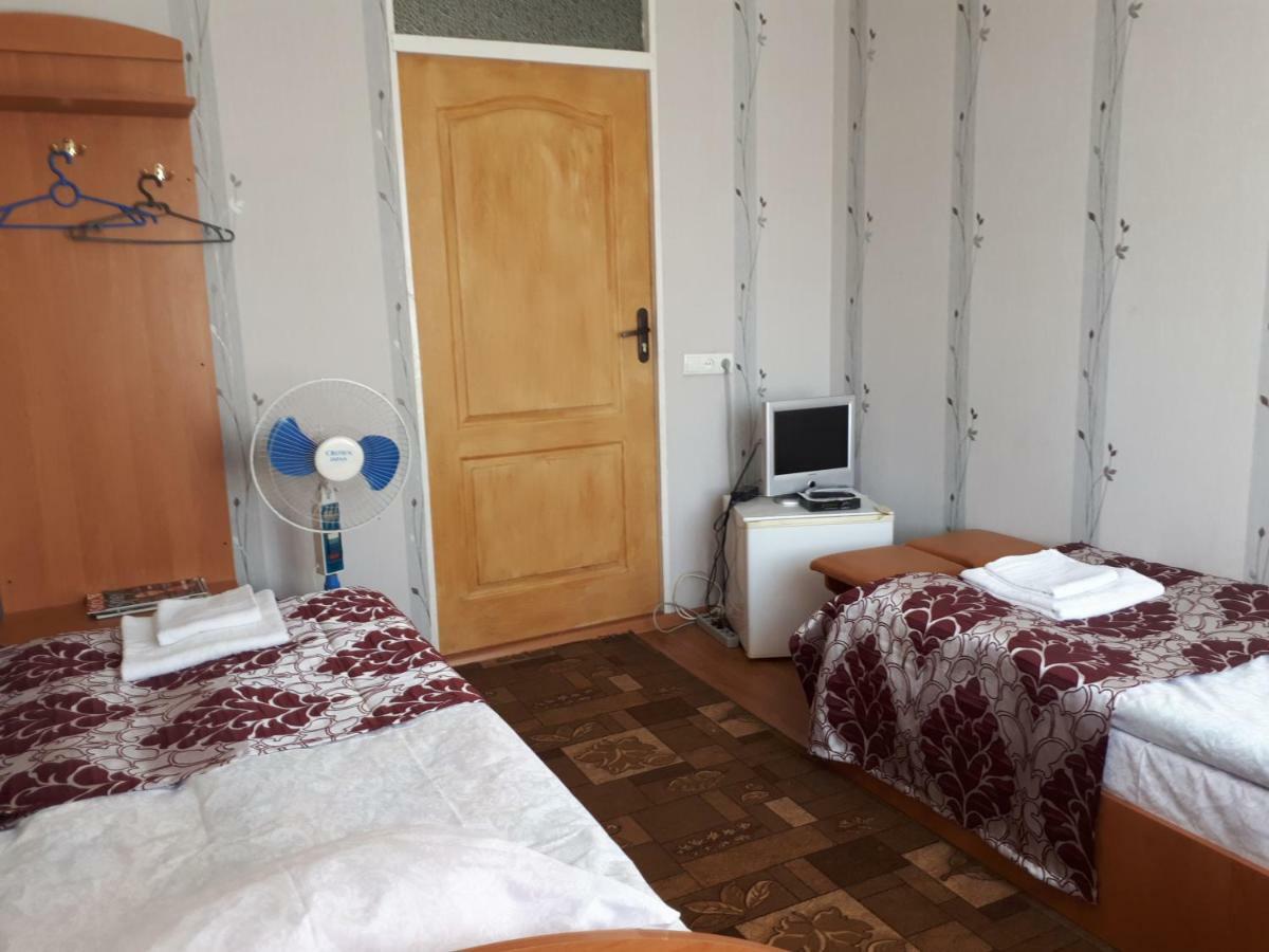 Hotel Gostynnyi Dvir Sharhorod Exterior foto