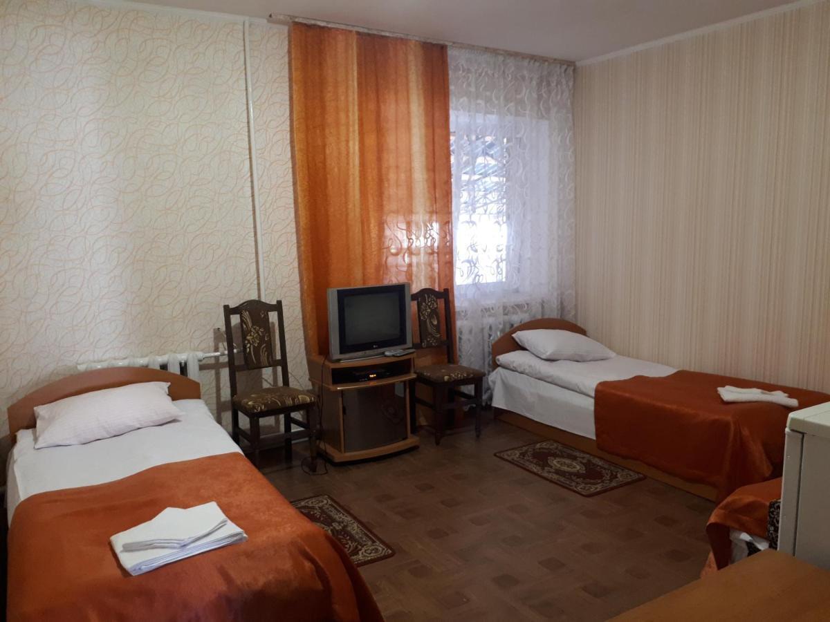 Hotel Gostynnyi Dvir Sharhorod Exterior foto