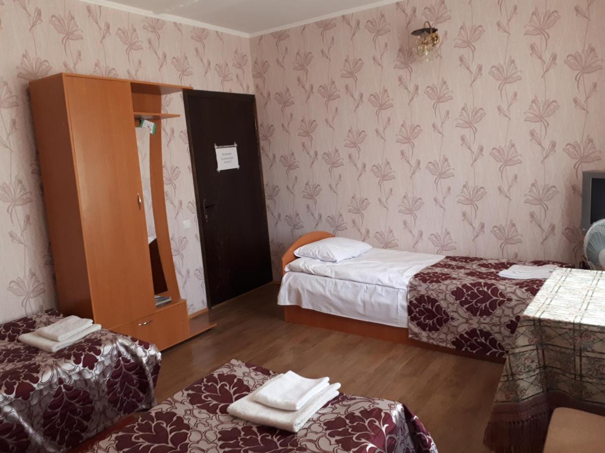 Hotel Gostynnyi Dvir Sharhorod Exterior foto