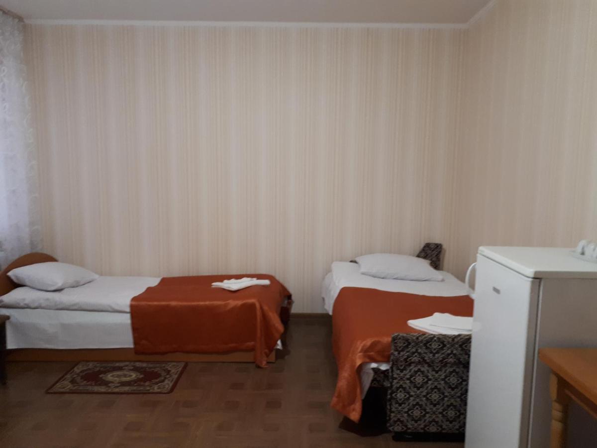 Hotel Gostynnyi Dvir Sharhorod Exterior foto