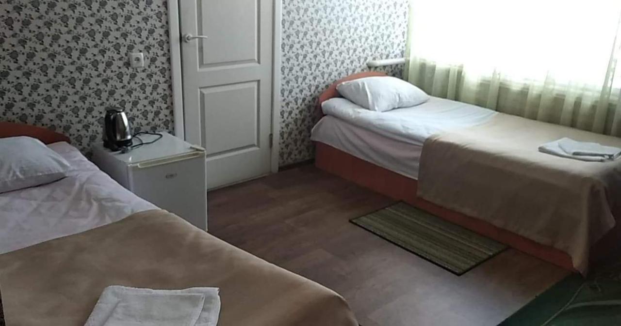 Hotel Gostynnyi Dvir Sharhorod Exterior foto